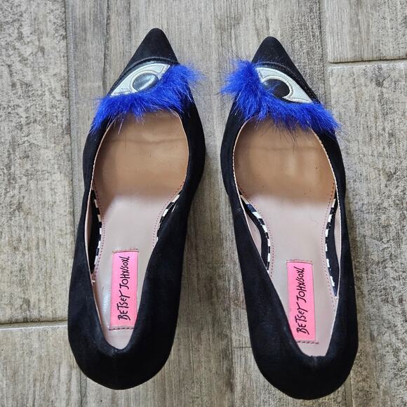 Betsey Johnson Eyes Heels Womens 7.5 Black Pointed Fur Detail Statement Novelty - Picture 3 of 12